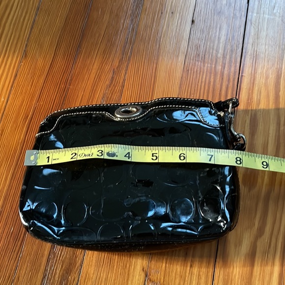 Coach Black Patent Leather Signature Wristlet. - Picture 9 of 12